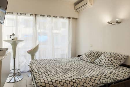 Aparthotel Studio carré d'or situé à 50 m de la plage à Nice Extérieur photo